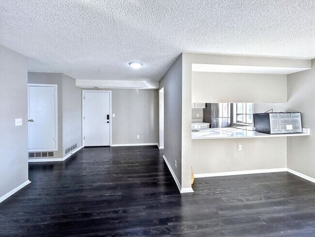 Foto del edificio - 12524 E Cornell Ave