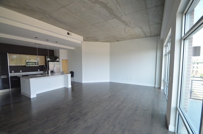 Building Photo - 2200 W 29th Ave