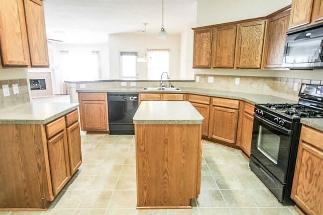 Building Photo - 7710 Butler Lakes Ct