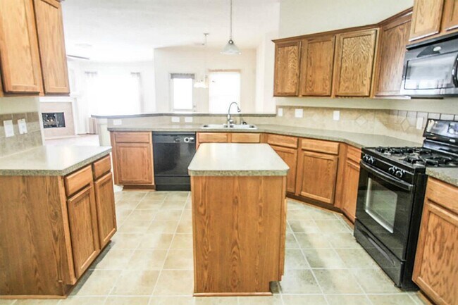 Foto del edificio - 7710 Butler Lakes Ct