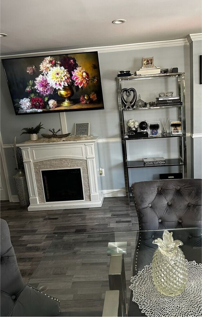 Foto del edificio - Charming 2BR Duplex in Jamaica