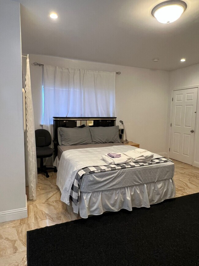 Foto del edificio - 1554 Ellis Ave