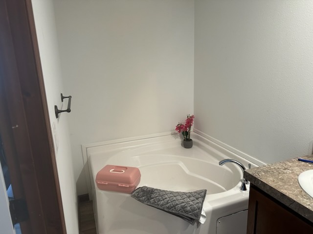 Master Spa Tub - 913 Crookedstick Ct