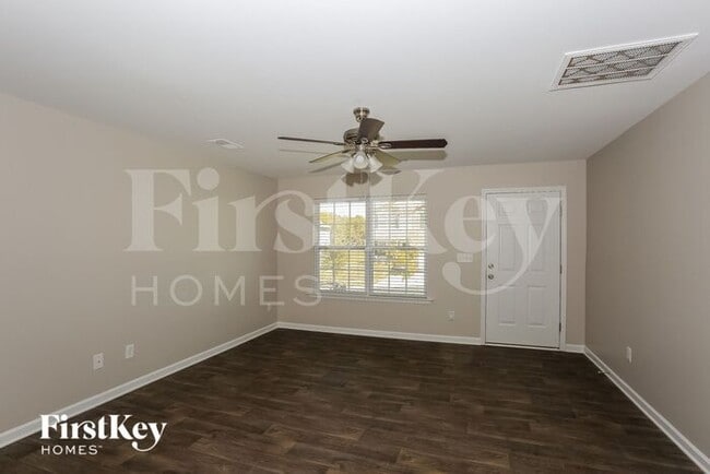 Foto del edificio - 413 Bennington Dr