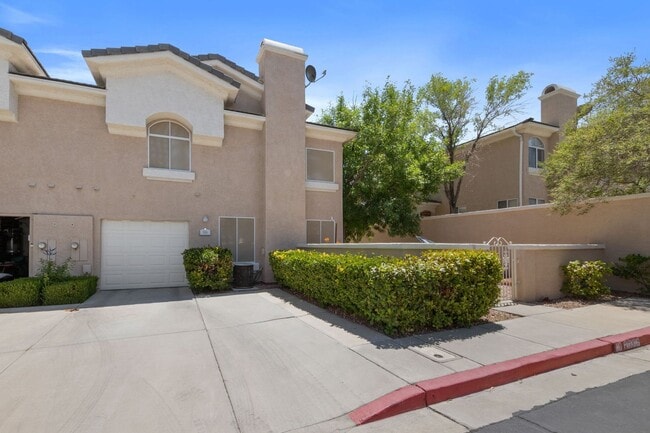 Building Photo - HENDERSON BEAUTIFUL 2-STORY TOWNHOME WITH ...