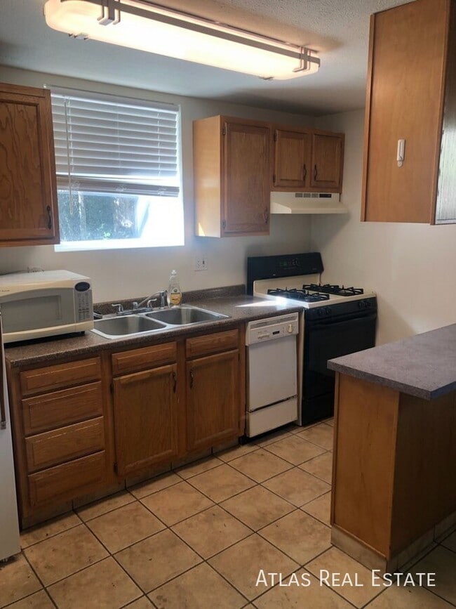 Photo - 2716 Grove St Apartment