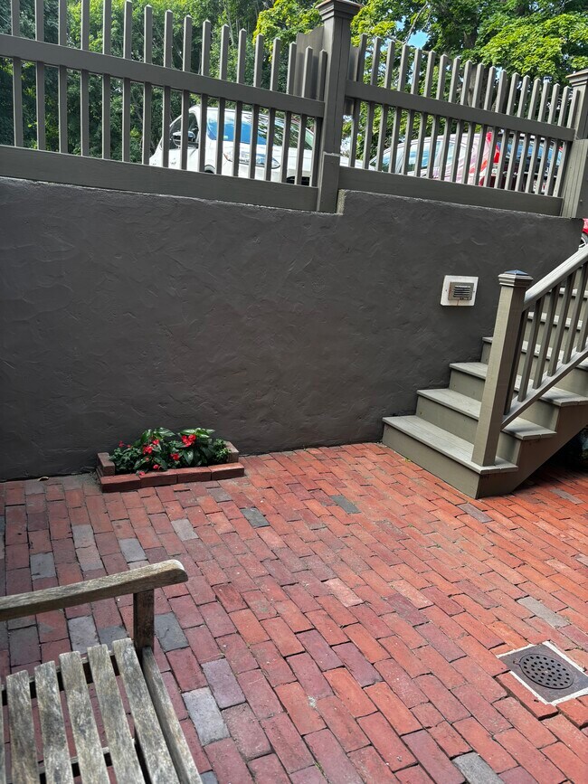 Patio - 27R West St
