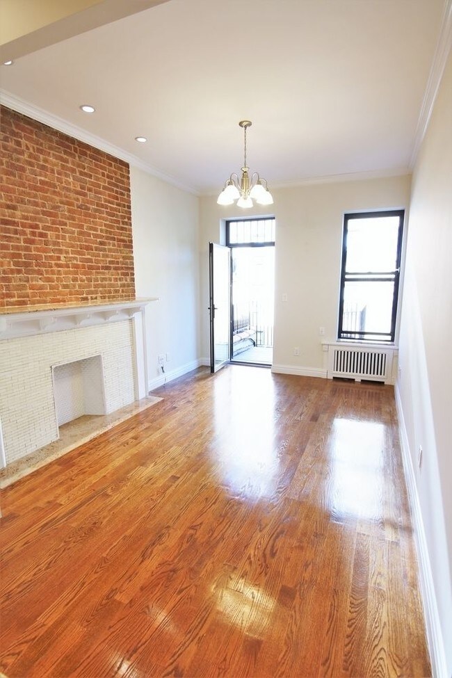 Building Photo - 321 W 88th St