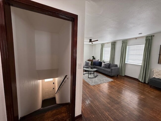 Building Photo - Bright and Spacious 2-Bedroom Upstairs Duplex in Riverside!