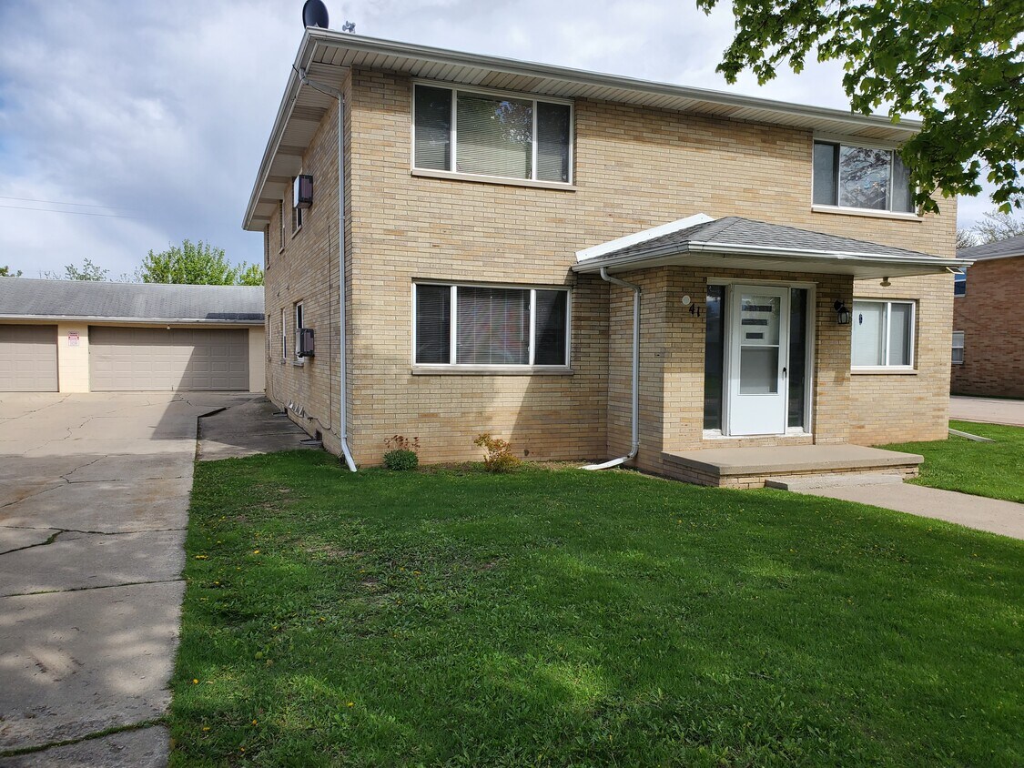 37 Woodmere Ct, Appleton, WI 54911 Apartments Appleton, WI