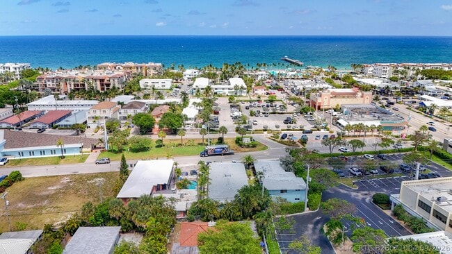 Building Photo - 4421 Poinciana St