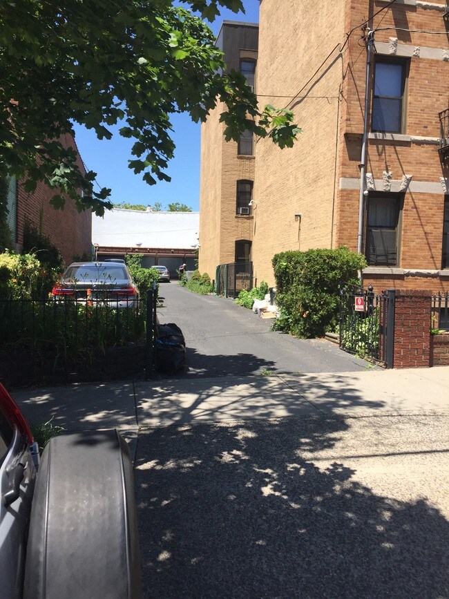 Foto del edificio - 2414 21st St