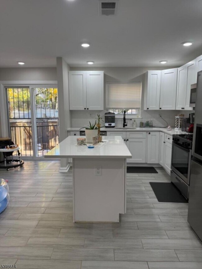 Building Photo - 342 S 20th St