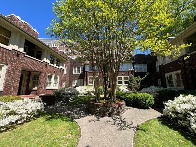 Building Photo - 2819 Highland Ave