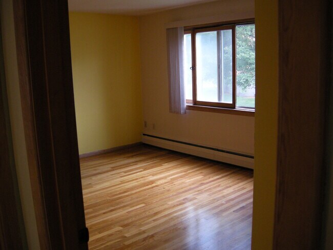 Foto del edificio - 76 Lionel Ave