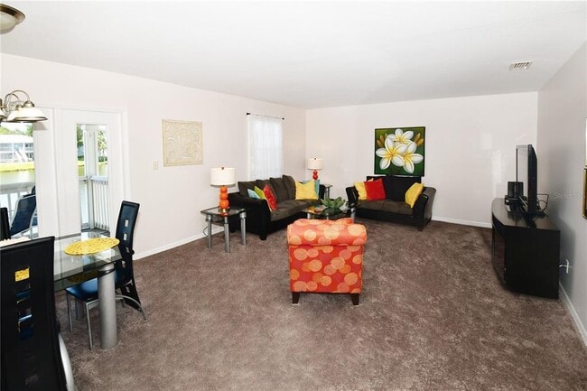 Building Photo - 204 Pompano Dr SE