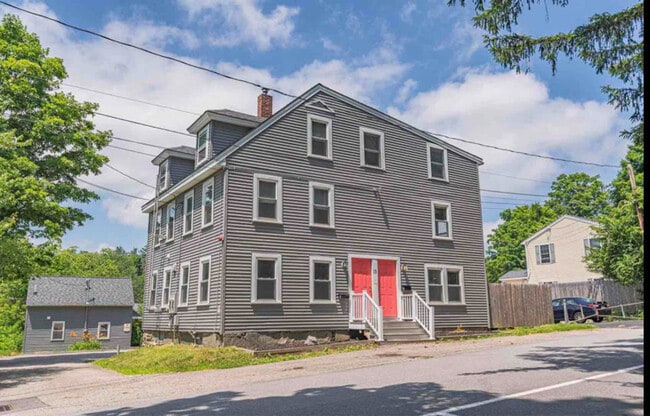 15 Schoolhouse Ln