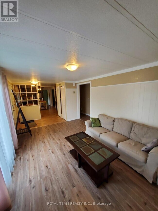 Photo du bâtiment - 608 Hickory Beach Rd