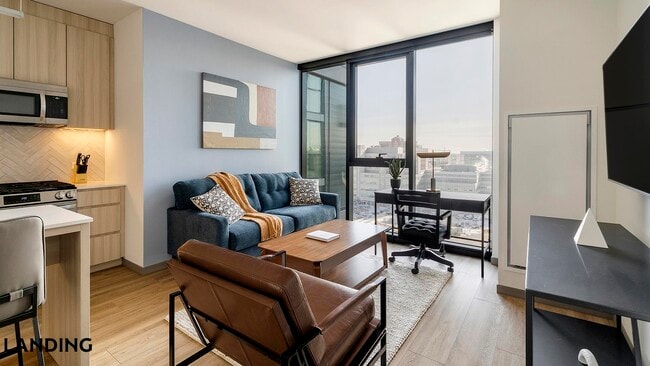 Building Photo - 513 S Damen Ave