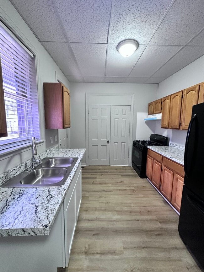 Building Photo - 201 E Cottage Pl