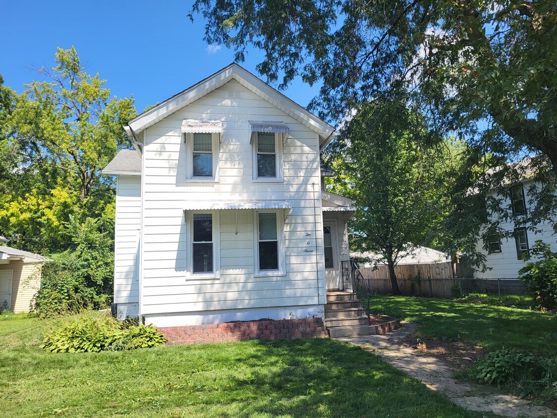 Primary Photo - 207 Denver St