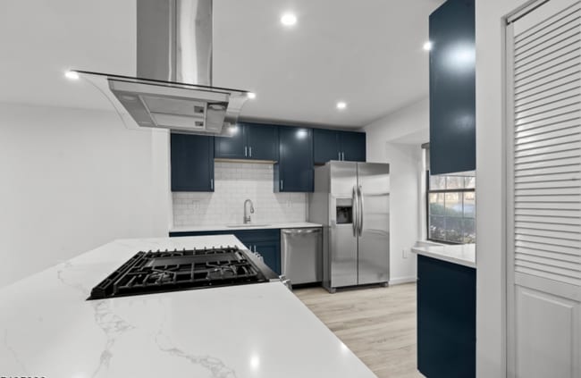 Building Photo - 243 Penns Way