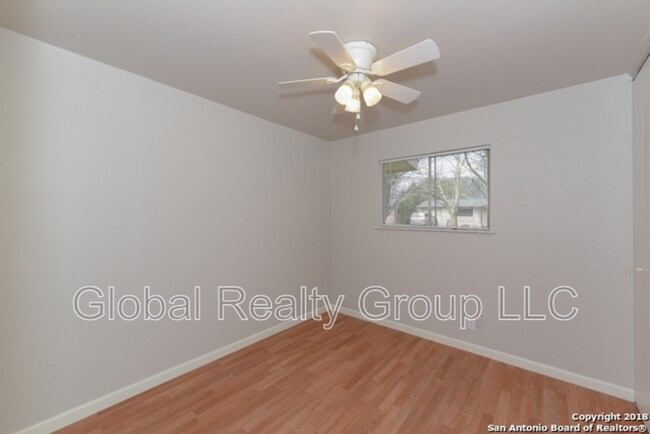 Foto del edificio - 202 Ivy Ln