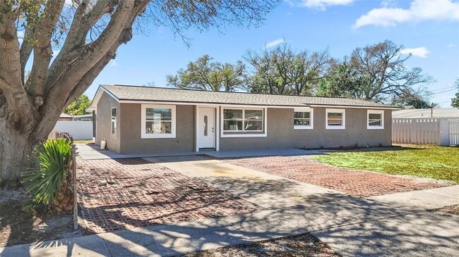 Building Photo - 4418 W Fairview Heights