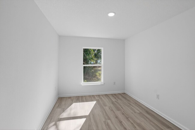 Building Photo - 1115 Ave F