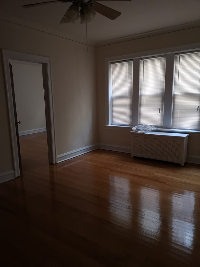 Separate dining room - 7828 S Essex Ave