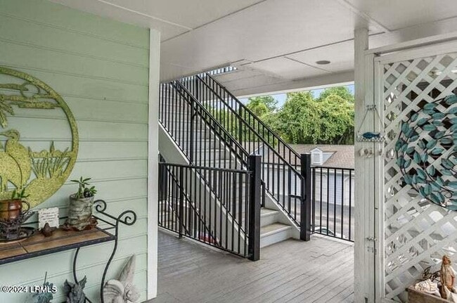 Building Photo - 16 Riverwind Dr