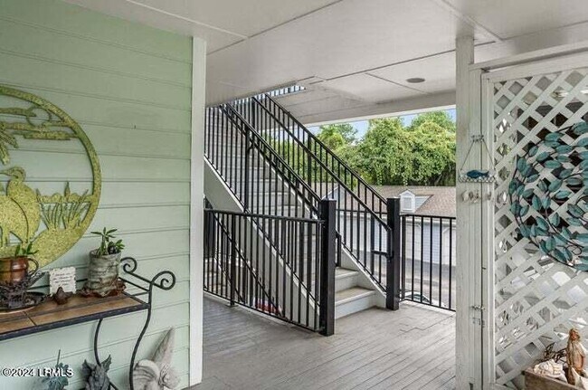 Foto del edificio - 16 Riverwind Dr