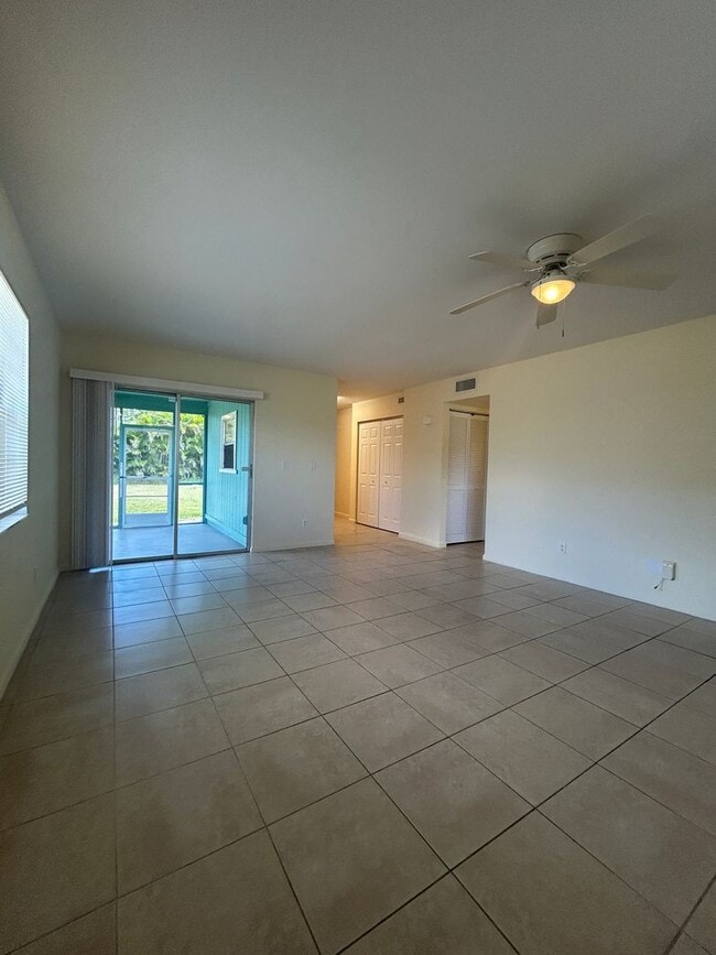 Building Photo - Super Charming 2 Bed  Duplex