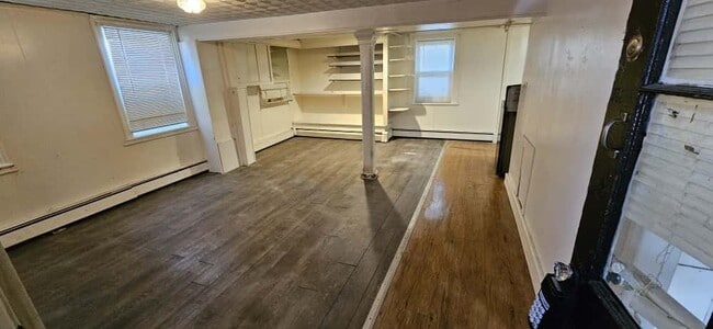 Building Photo - 724 3rd Ave