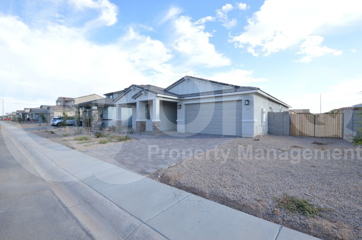 Foto principal - 2025 E Piedmont Pl