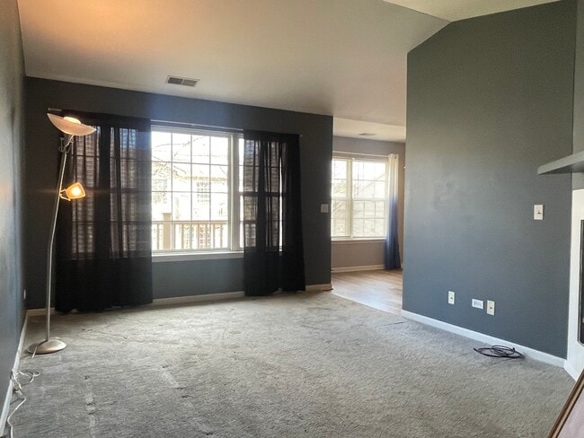 Foto del edificio - 1179 N Village Dr