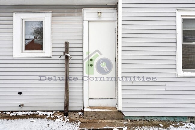 Building Photo - 655 High St SW