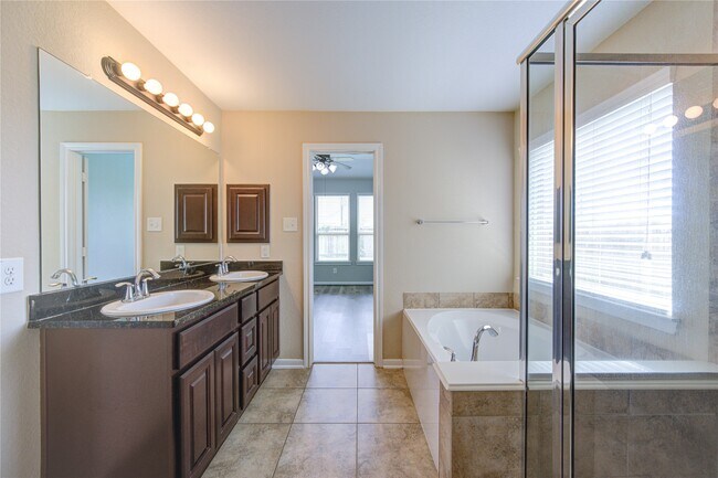Foto del edificio - 26727 Henson Falls Dr