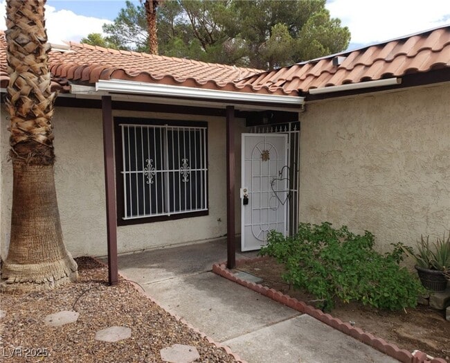Building Photo - 2524 Sidonia Ave