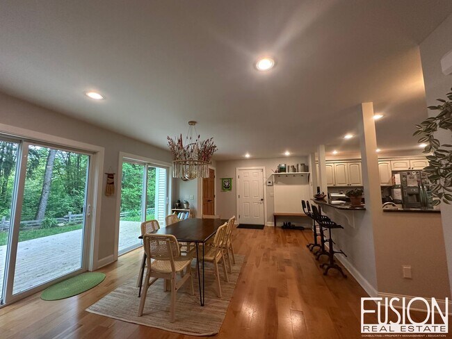 Foto del edificio - Beautiful, Spacious, Private Four Bedroom ...