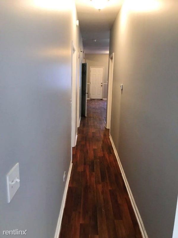 Building Photo - 3 br, 1 bath Apartment - 1520 E 71st St