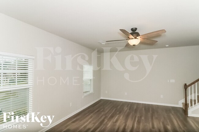 Foto del edificio - 325 Stoney Hollow Rd