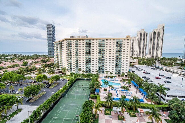 Foto del edificio - 19380 Collins Ave