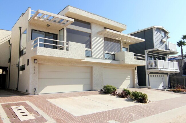 Building Photo - 112 La Brea St