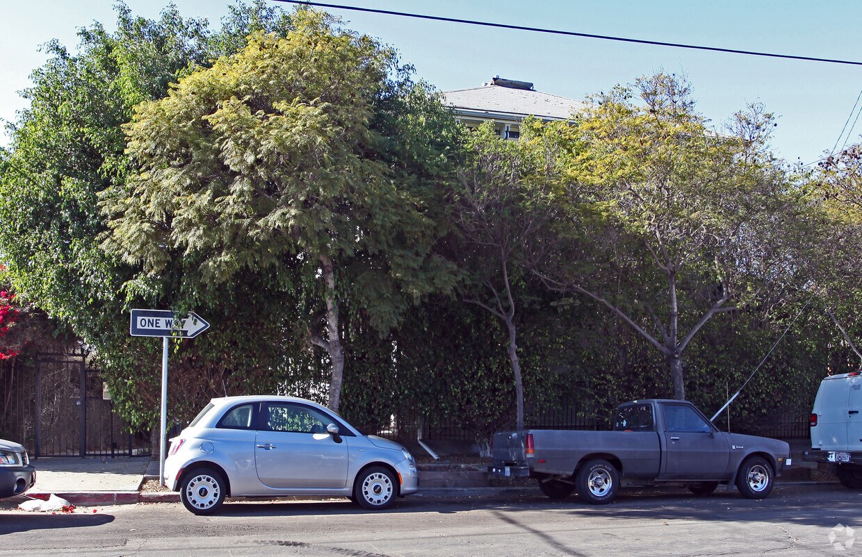 Foto del edificio - F Street Apartments