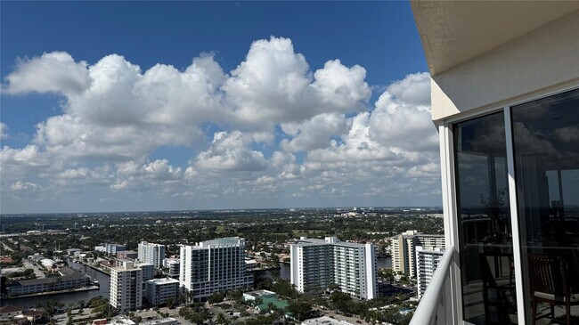 Foto del edificio - 3100 N Ocean Blvd