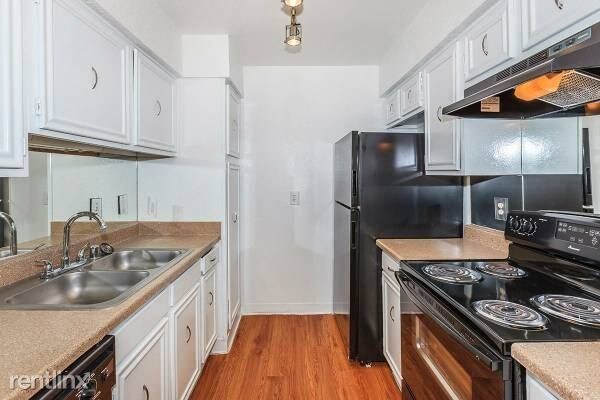 Building Photo - 1 br, 1 bath Apartment - 2401 Westheimer