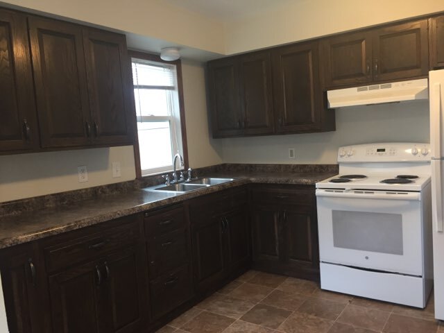 Kitchen - 2023 11th Ave N