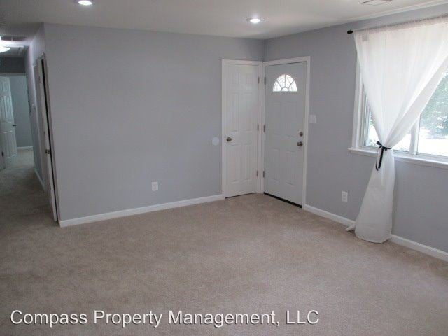 Building Photo - 3 br, 1.5 bath House - 4101 A Skyline Drive