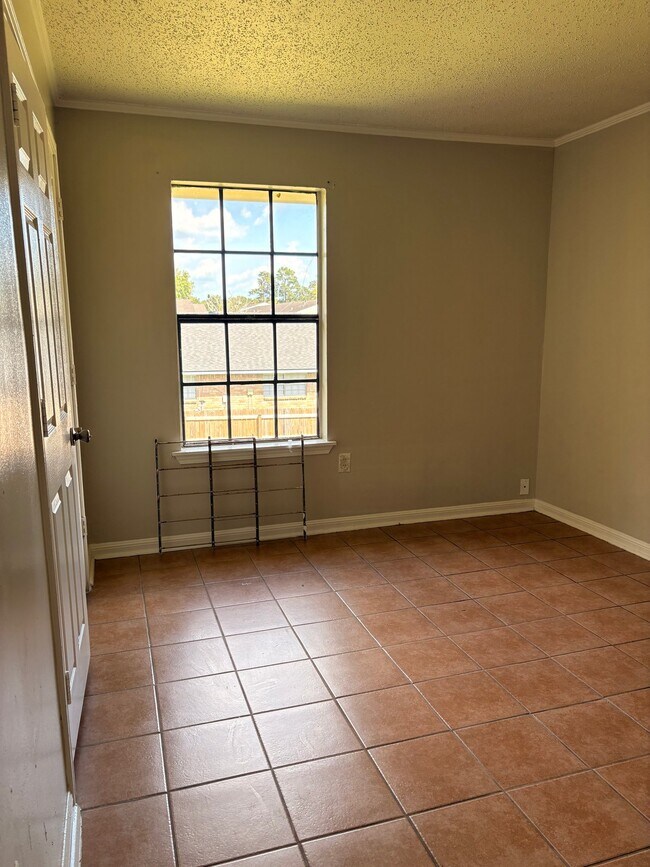 Building Photo - 1510 La Annie Dr